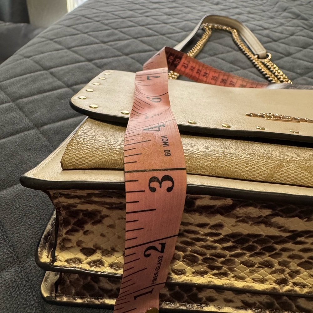Coach Cream Shoulder Bag - Picture 10 of 14